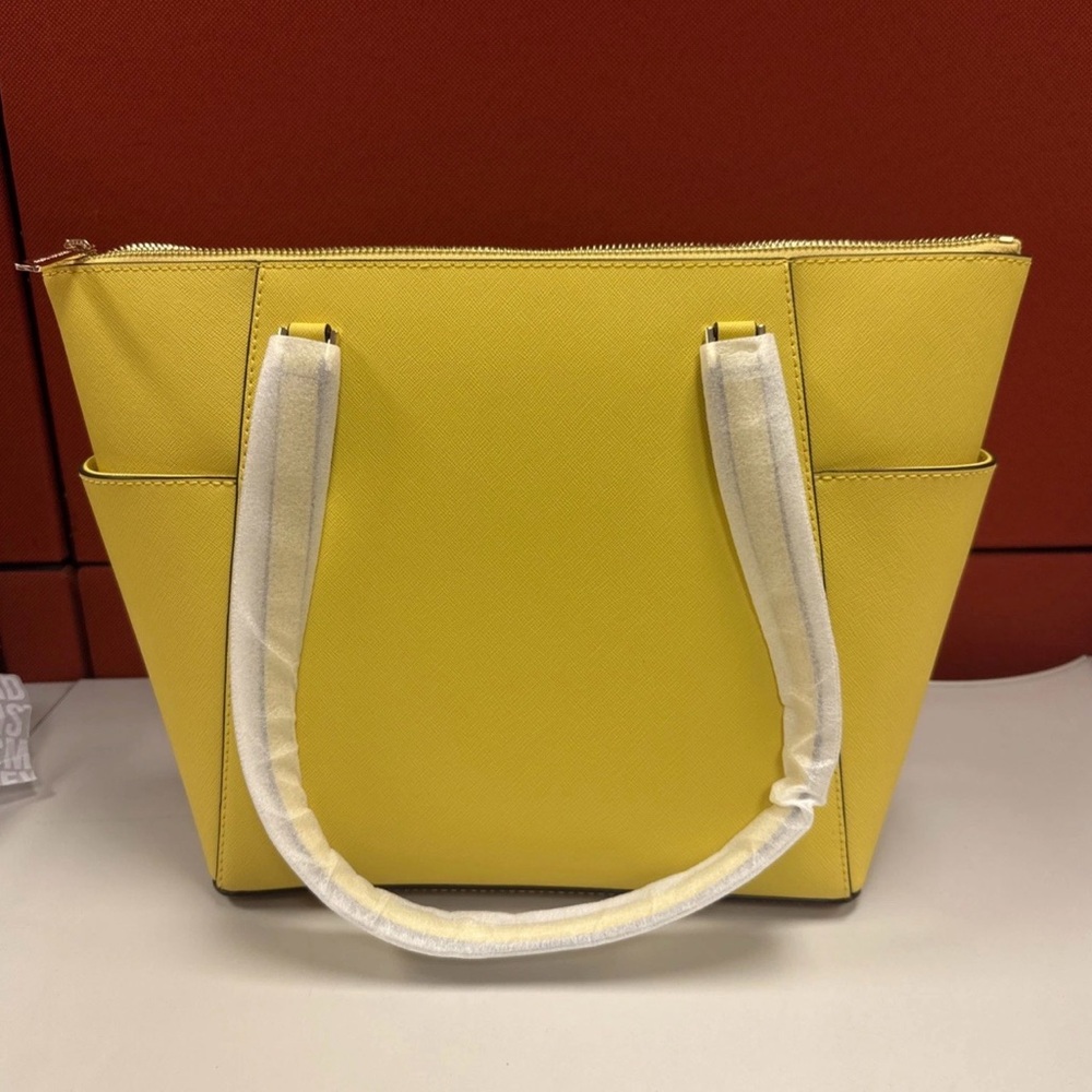 Brand New Michael Kors Charlotte Golden Yellow Tote Leather Shoulder Bag NWT - Picture 3 of 7